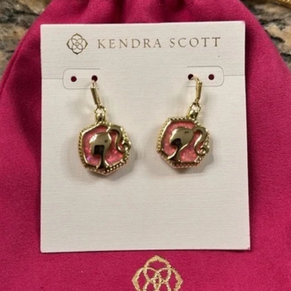 Kendra Scott X Barbie Collab Reversible Pink &  Gold Earrings - Picture 3 of 3